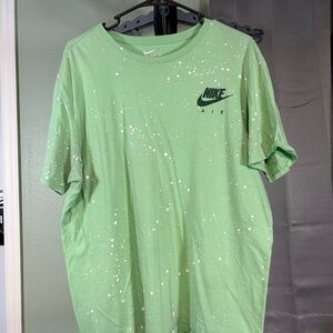 Nike Men's Green T-Shirt white white pain splatter effect